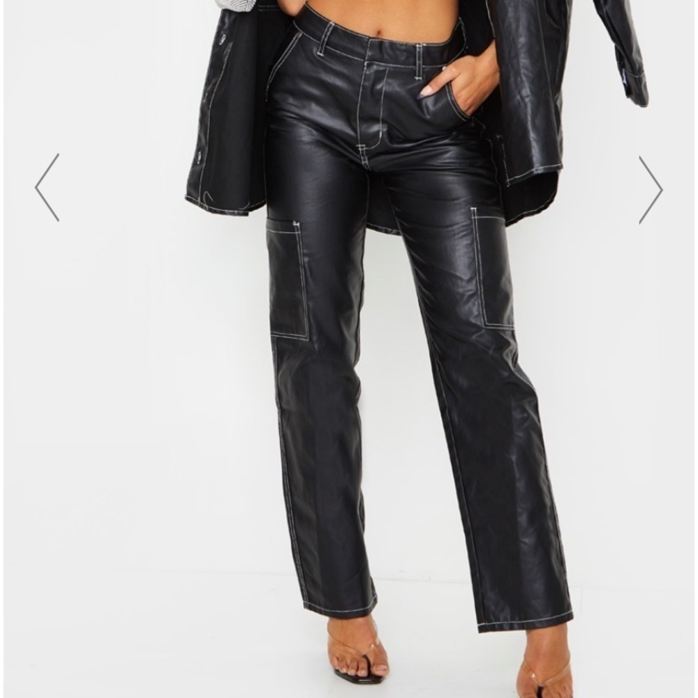 Pretty Little Thing BLACK PU CONTRAST STITCH POCKET DETAIL JEANS